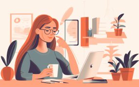 jüngere glückliche Frau, die im Home-Office am Laptop arbeitet und Kaffee trinkt